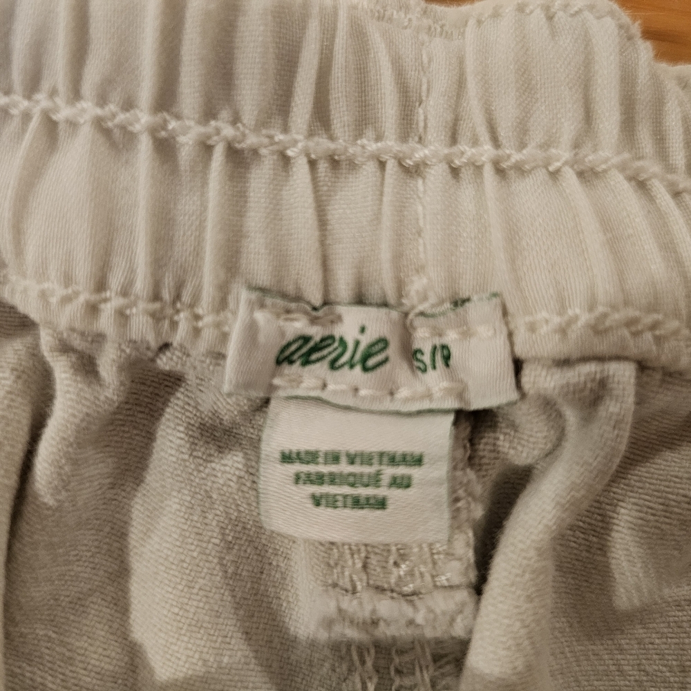 Aerie Women's Frayed Hem Denim Shorts - Cream - Picture 3 of 3